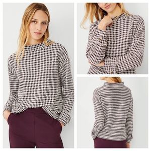 Ann Taylor size XS Maroon White Houndstooth Long Sleeve Button Mock Neck Top